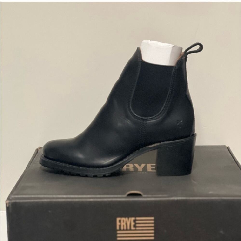 Frye Sabrina Chelsea Pull-On Ankle Boots Booties Black Leather Women's Size 8